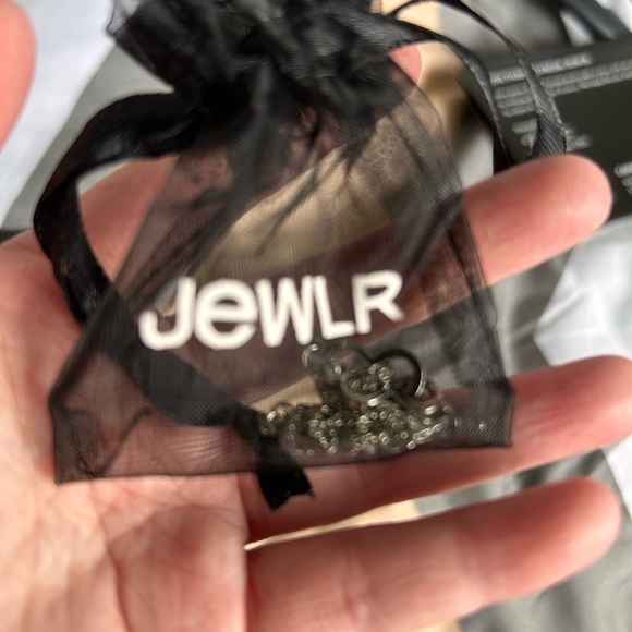 NEW Infinity Heart Necklace - Picture 2 of 3